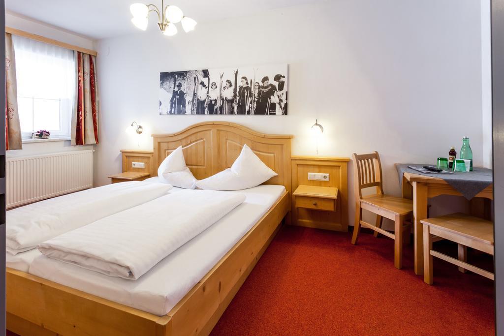 Austria Alpinhotel Ski In Ski Out An Der Edelweissbahn โอเบอร์เทาเอิร์น ภายนอก รูปภาพ